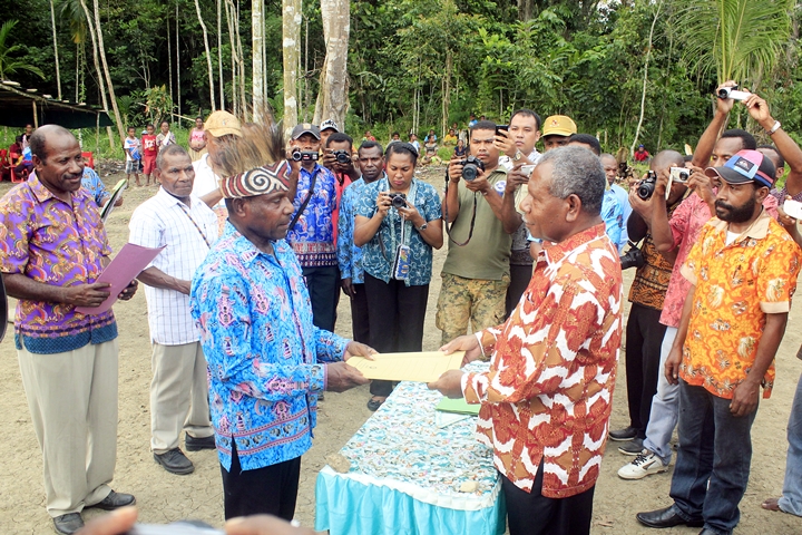 Kabupaten Jayapura Berikan Insentif Kampung Berprestasi