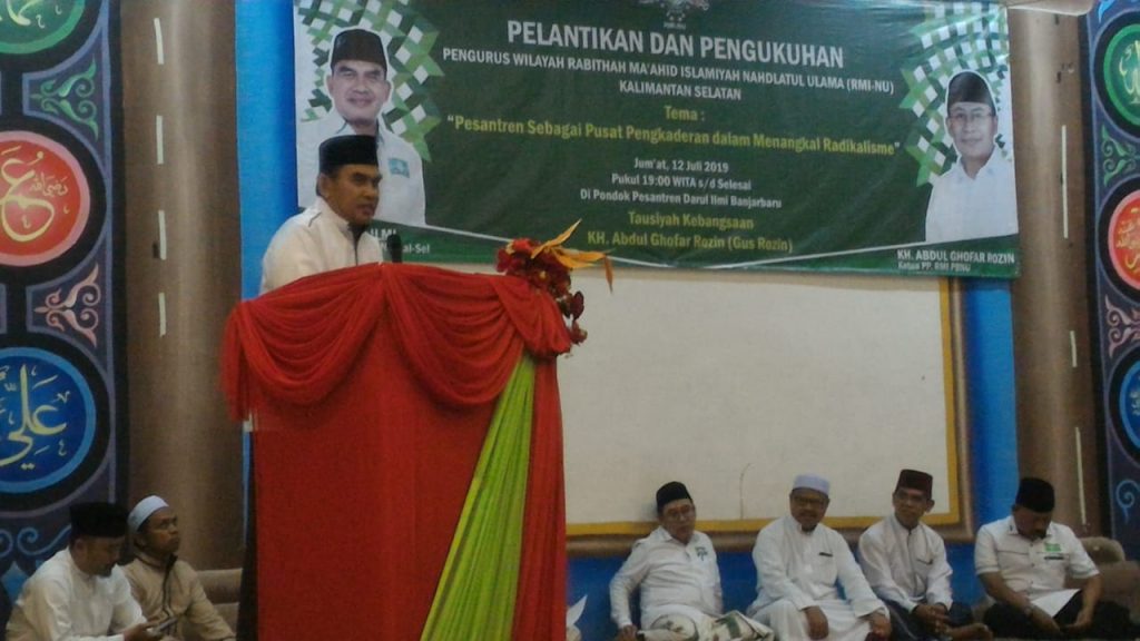 Kukuhkan PW RMI NU Kalsel, Gus Rozin: Pesantren Harus Kuasai Tekhnologi