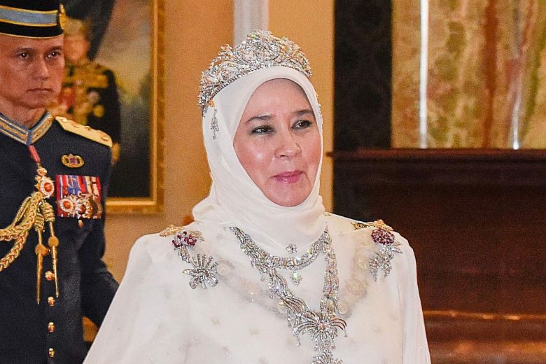 Tidak Tahan Kritikan, Ratu Malaysia Hapus Akun Twetter