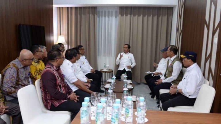 Kunjungi Korban Gempa, Bupati Maluku Curhat Ke Jokowi