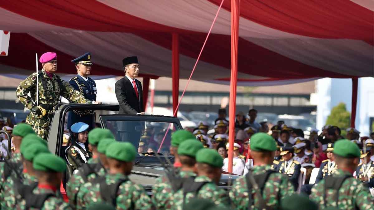 Pimpin Upacara HUT Ke-74, Jokowi Apresiasi Pertasi TNI