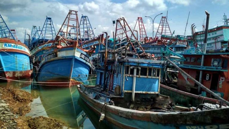 50 Kapal Ikan Ilegal Menumpuk Di Batam