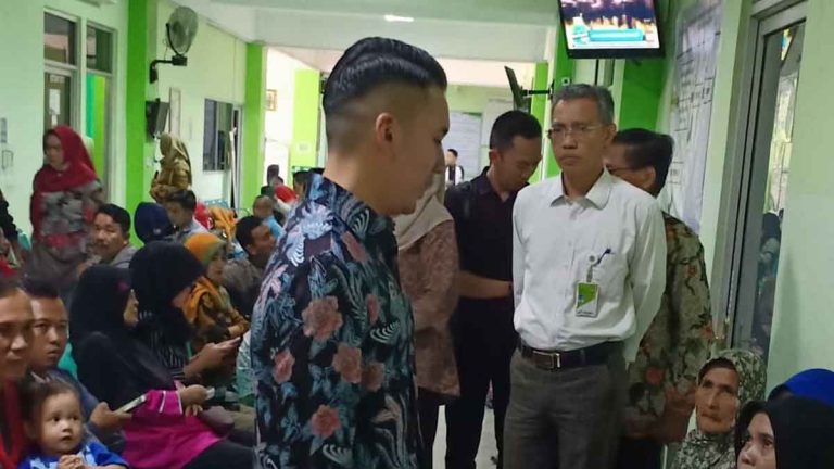 Anggota FPKB, Kadafi Gelar Baksos Pengobatan Katarak bagi Warga Lampung