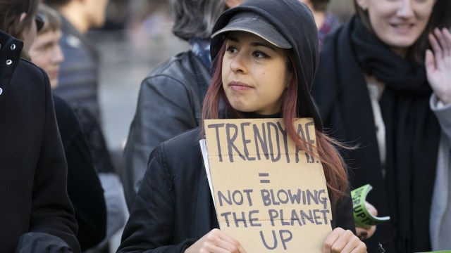 Aktivis Lingkungan dan Konservasi di London Menolak Mundur