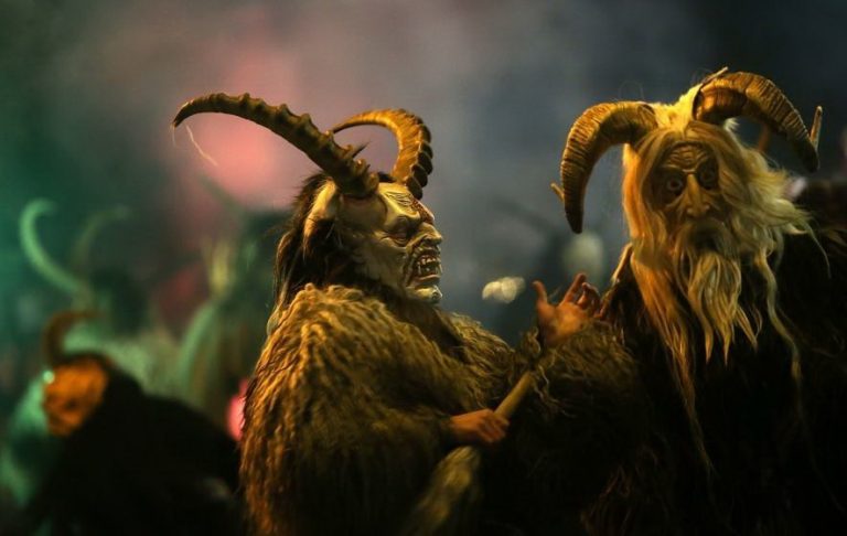 Anarkisme Krampus dan Euforia Natal di Australia