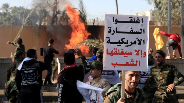Demonstran Geruduk Komplek Kedutaan AS di Baghdad