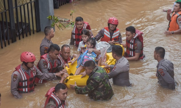 Banjir Jakarta Tewaskan 21 Orang dan 30.000 Penduduk Kehilangan Rumah