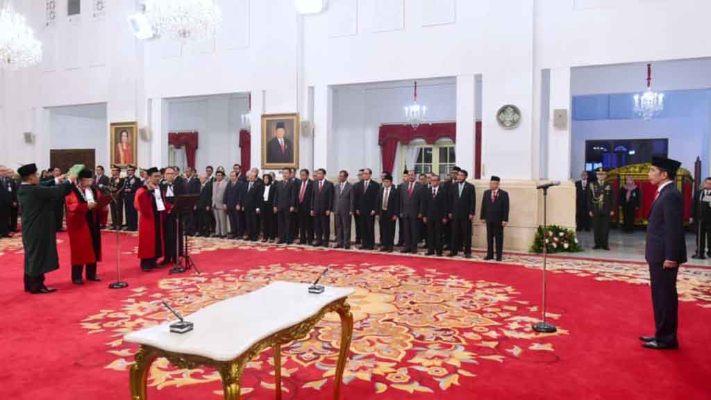 Presiden Jokowi Lantik Dua Hakim Konstitusi Baru