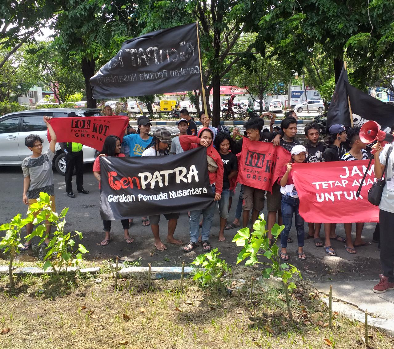 Sidang Kedua Sekda Gresik, Genpatra dan ForKot Kembali Gelar Aksi