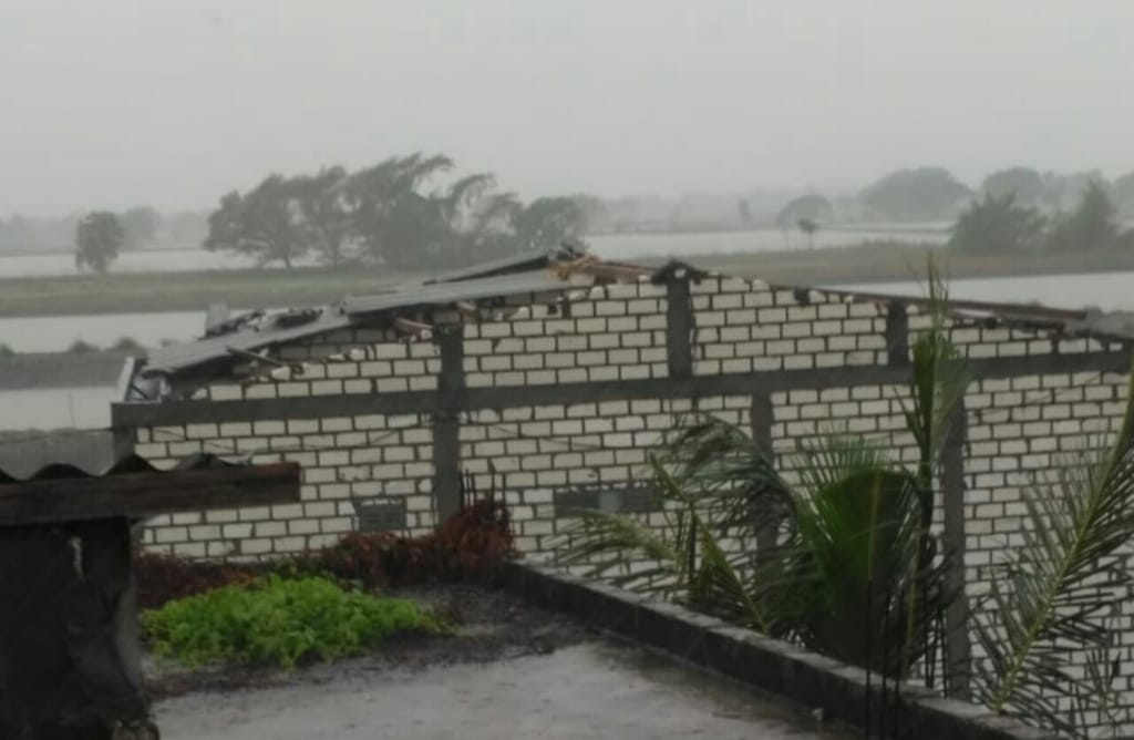 Hujan Disertai Angin, Atap Rumah Warga Tanggulrejo Roboh dan Korban Luka-luka
