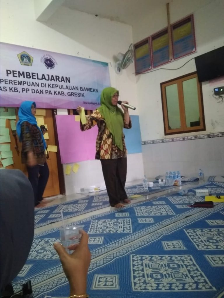 Fatayat NU Gresik Berikan Materi Gender dalam Sekolah Perempuan