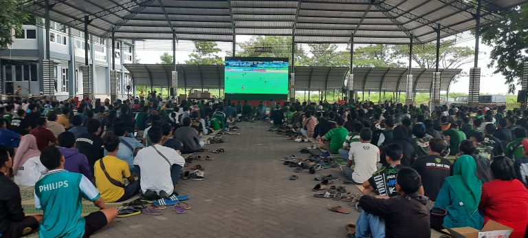 Nobar Piala Gubernur 2020, Bonek Mania Padati Pemkab Gresik