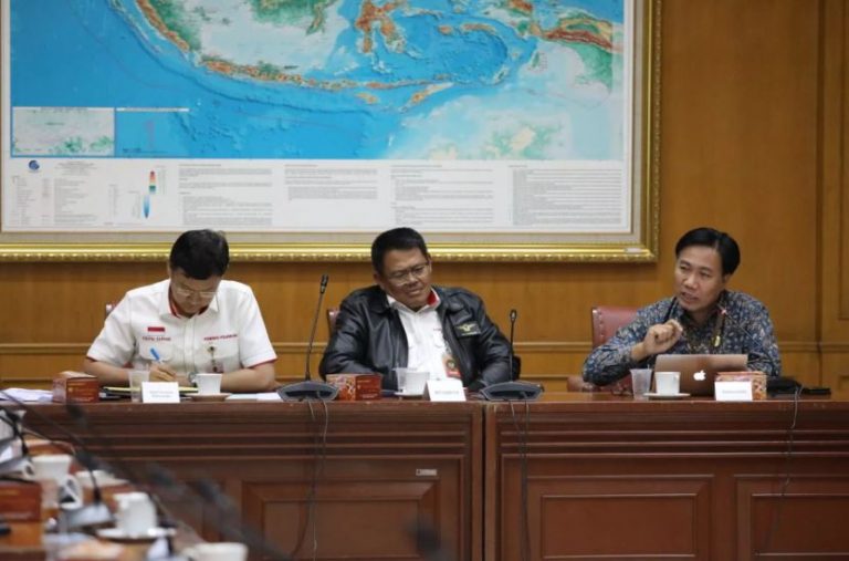 Deputi Bidang Koordinasi Komunikasi, Informasi dan Aparatur Kemenko Polhukam Marsda TNI Rus Nurhadi Sutedjo dalam Rapat Koordinasi membahas Pengalihan Jabatan Struktural Eselon III dan IV Bagi Anggota TNI dan Polri ke Jabatan Fungsional