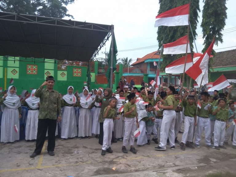 Antusias Pelajar MI Miftahul Ulum III Sukseskan Koin Muktamar NU