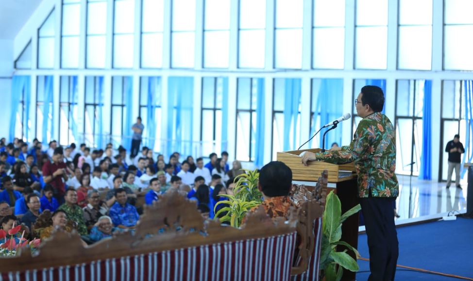 Menteri Halim Ajak Mahasiswa UNIMA Manado Ikut Awasi Dana Desa