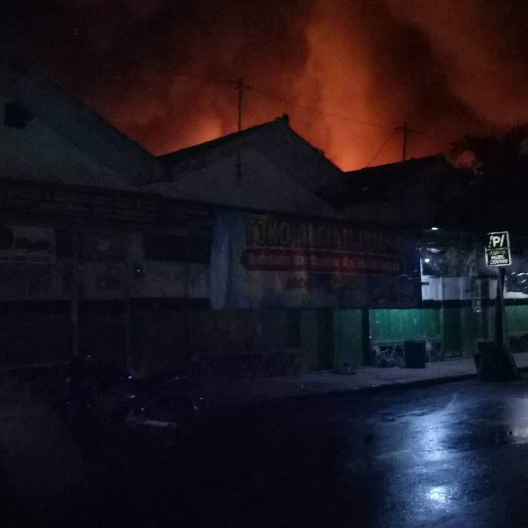 Kebakaran Pasar Baru dan Banjir di Tuban, Normatifnya Pewartaan Media Massa
