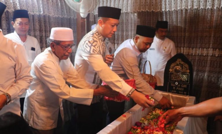 HUT Gresik, Para Petinggi Kota Santri Punya Tradisi Ziarah Wali