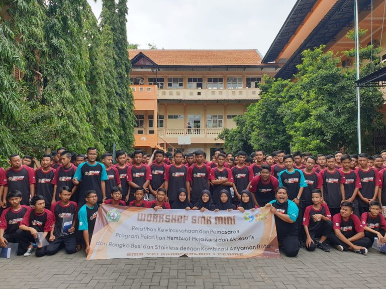 Program SMK Mini di SMK YPI Darussalam 1 Cerme Latih Keterampilan Pembuatan Produk Hingga Pemasaran