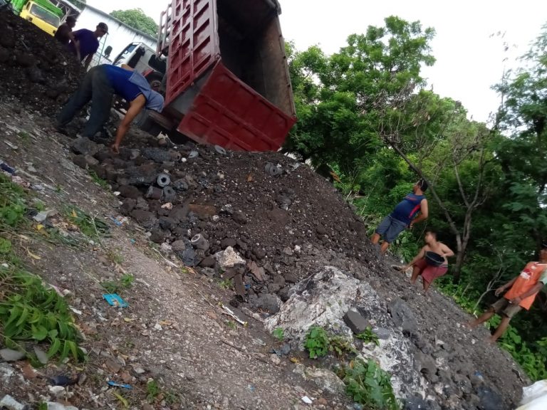 Diduga Kuat Mengangkut Material Limbah B3, LSM Genpatra Laporkan Aktivitas Urukan di Desa Pongangan