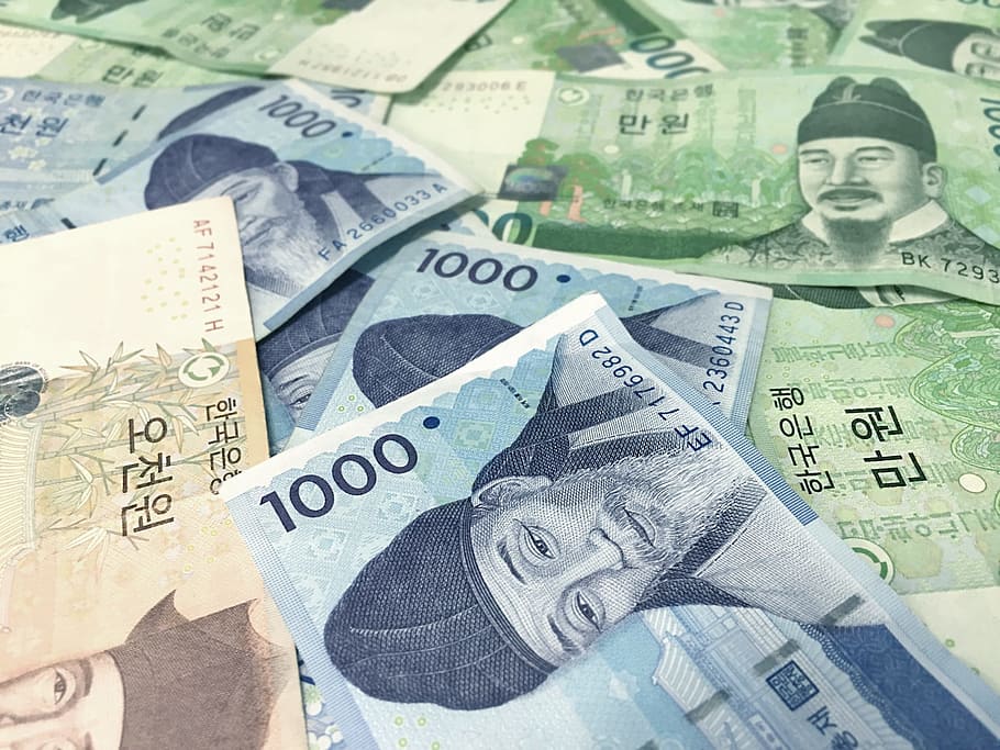 Parno dengan Virus Corona, Pria Korea Memanggang Uang Kertas Miliknya