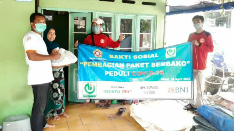 Bantu Warga di Tengah Pandemi, Kartar Bakti Mandiri Bagikan Sembako untuk Janda dan Lansia