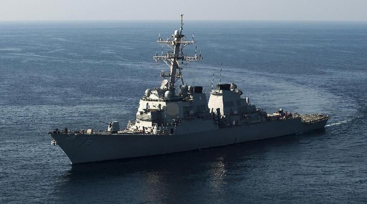 Geger! Kapal Perang AS Dikepung 11 Kapal Militer Iran di Laut Arab