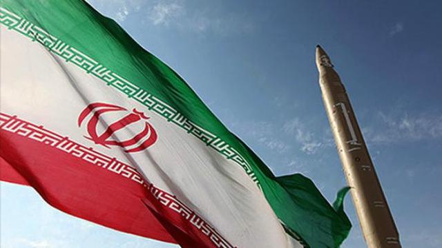 Iran Meluncurkan Satelit Militer Pertama ke Orbit