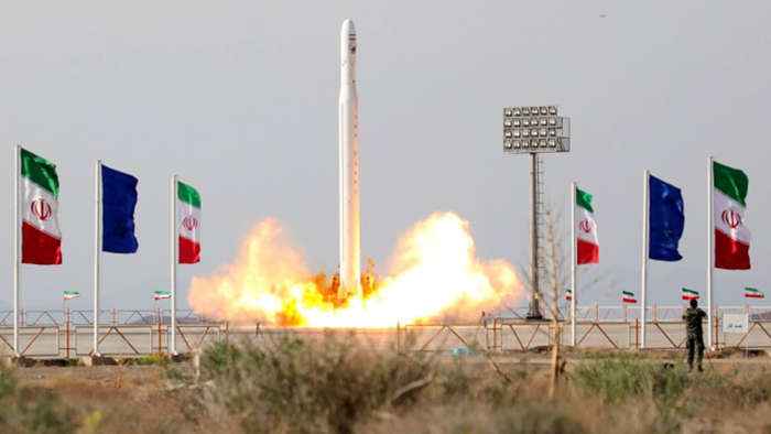 18 USAF Melacak Satelit 'Nour' Iran saat Memasuki Orbit Bumi