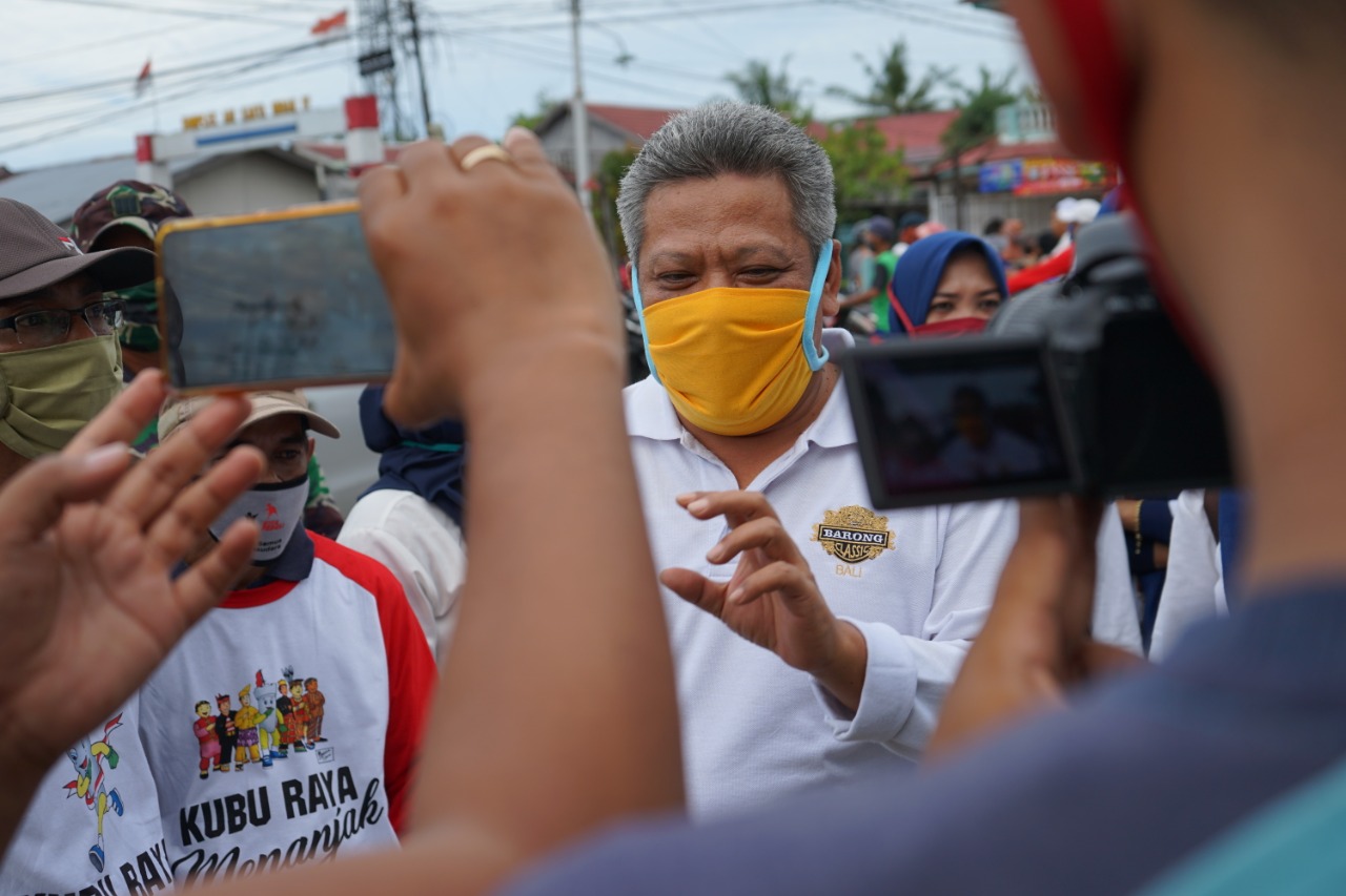 Pemerintah Kubu Raya Serahkan Lima Ribu Masker kepada Masyarakat