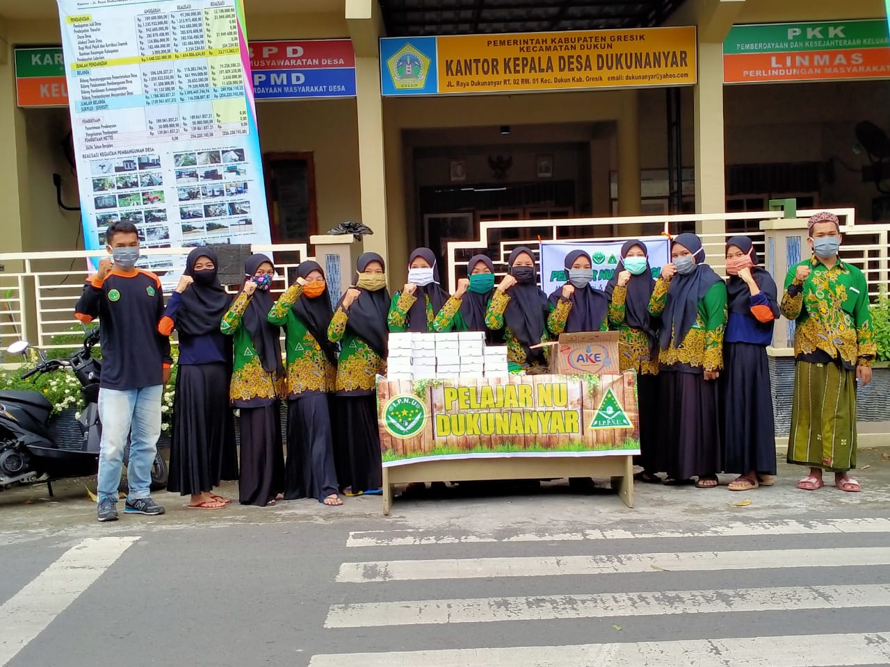 Ramadan di Tengah Pandemi, IPNU IPPNU di Gresik Bagikan Takjil dan Masker