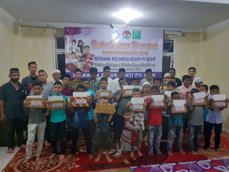 Sambut Idul Fitri, Relawan Catur Bakti KB PII Aceh Santuni Anak Yatim