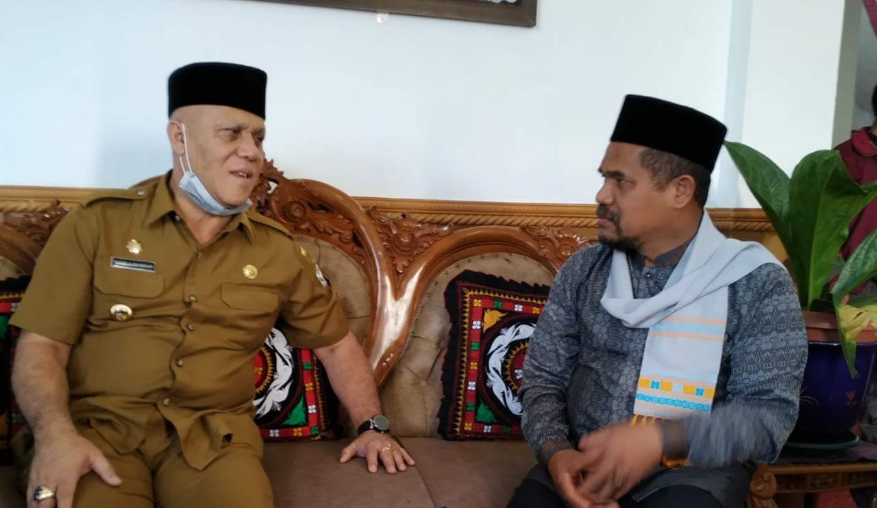 Abuya Sarkawi Diminta Tidak Mundur Sebagai Bupati