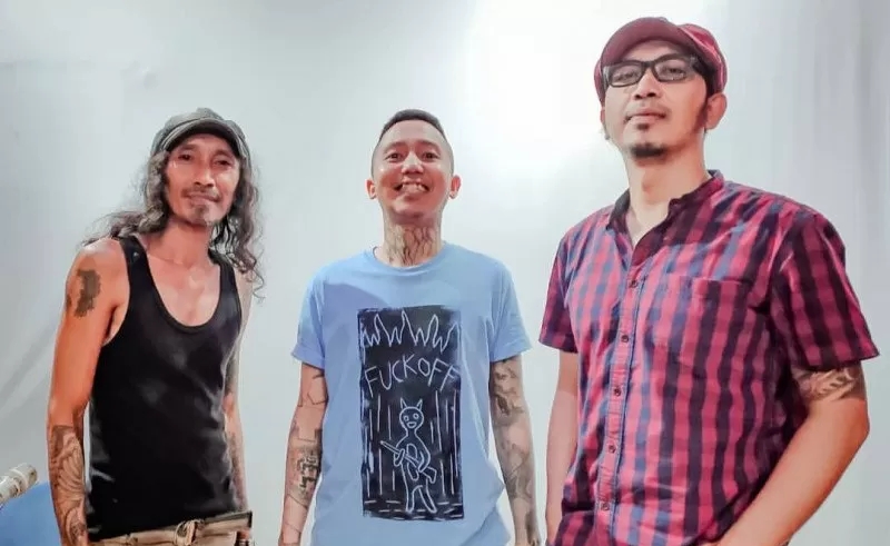 Musisi Rock Surabaya Ciptakan Lagu Tentang Covid-19