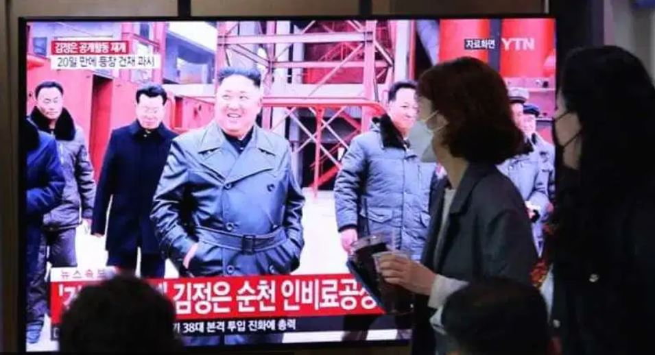 Sempat Dikabarkan Meninggal, Kim Jong Un Kembali Muncul ke Publik