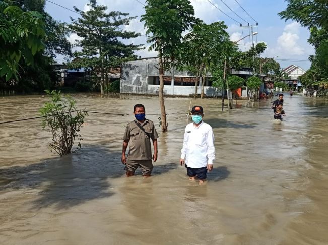 Terseret Banjir Kali Lamong, Dua Bocah Ditemukan Tak Bernyawa