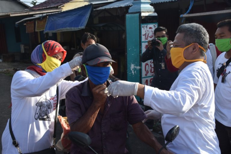 Bupati Kubu Raya Pimpin Langsung Pendistribusian Masker