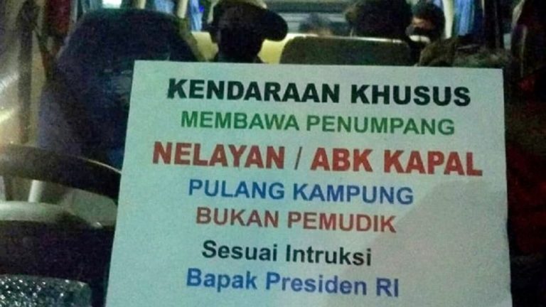 Petugas Razia Jakut Temukan Mobil Pemudik dengan Tulisan "Pulang Kampung"