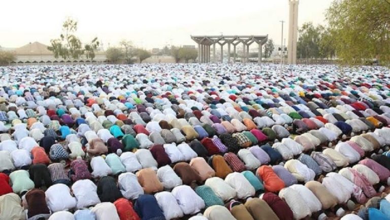 MUI Imbau Muslim Indonesia Laksanakan Salat Ied di Rumah