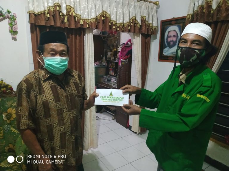 Misi Kemanusiaan, GP Ansor Sekapuk Terus Memberikan Bantuan untuk Masyarakat