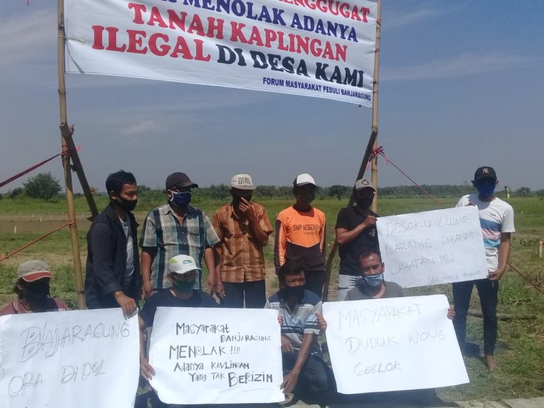 Warga Banjaragung Tutup Akses Jalan Pengembang Tanah Kavling di Bantaran Kali Lamong