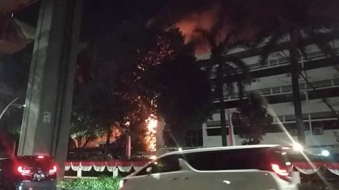 Breaking News, Kantor Kejaksaan Agung Terbakar