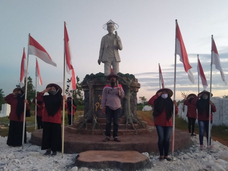 Ukir Sejarah, Pemdes Sekapuk Launching Icon Patung Petani Agrowisata di HUT ke-75 RI