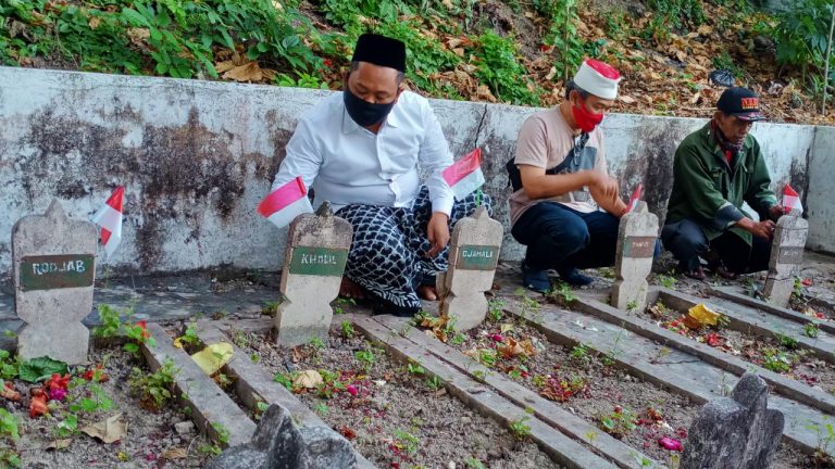 Ziarah ke Makam Pahlawan, Sejarawan dan Ketua DPRD Gresik Temukan Kondisi Terbengkalai