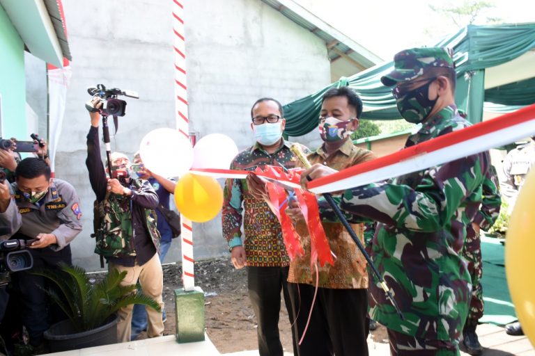 Sujiwo Apresiasi Program Bedah Rumah Kodam XII/Tanjungpura