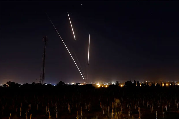Meluncur dari Jalur Gaza, Dua Roket Peledak Menuju Israel Dicegat IDF