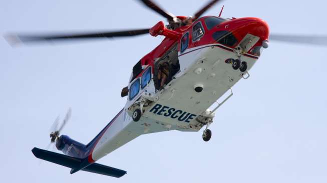 Seorang Wanita Migran di Italia Melahirkan di Helikopter