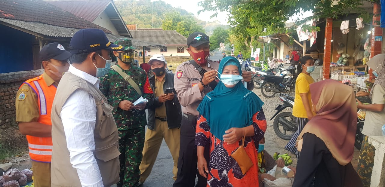 Pertahankan Zona Hijau, Koramil 0817/18 Tambak Gresik Gencar Sosialisasi "Jatim Bermasker"