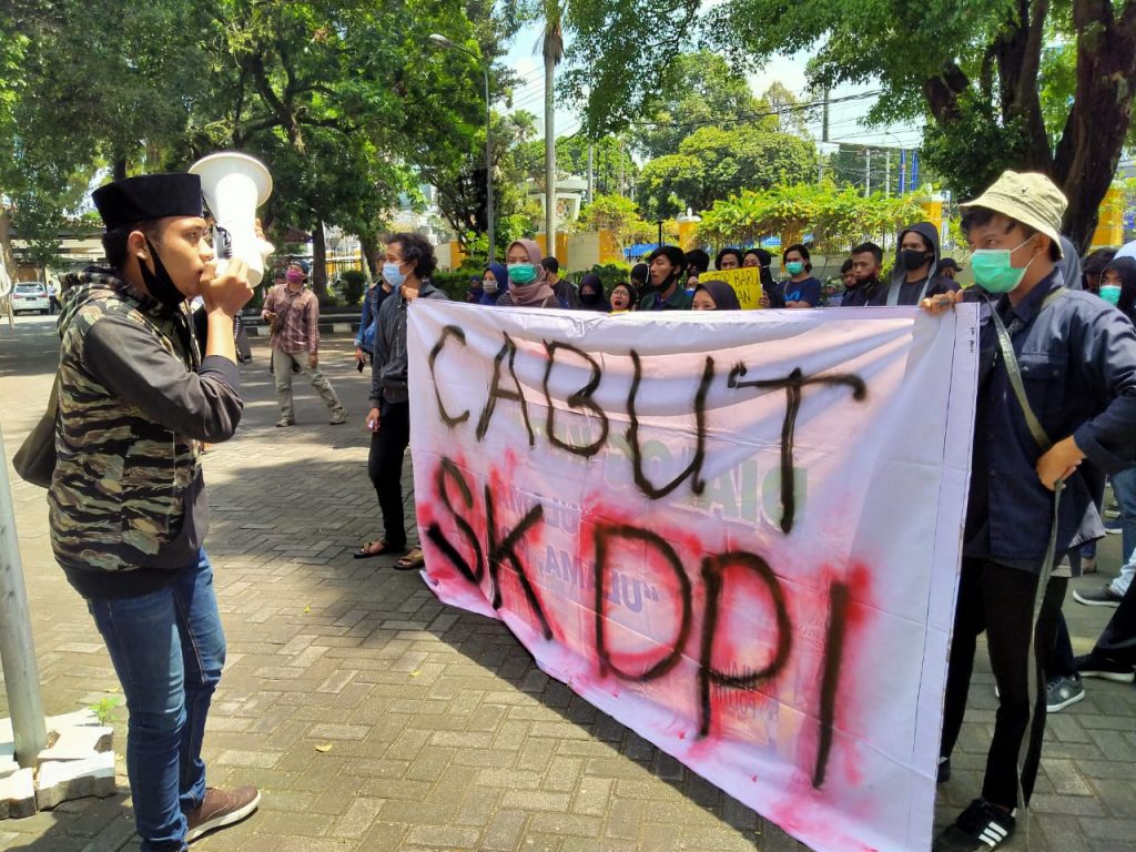 Tuntut Cabut SK DPI, Aksi Mahasiswa UIN Sunan Kalijaga Ricuh