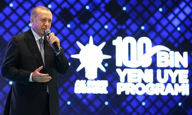 Peringatkan Macron, Erdogan: Jangan Main-main dengan Turki