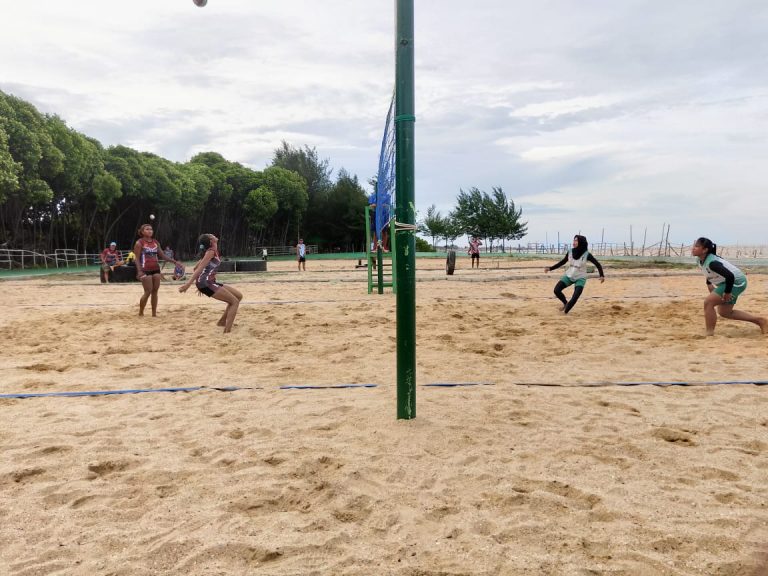 Atlet Voli Pantai Tuban